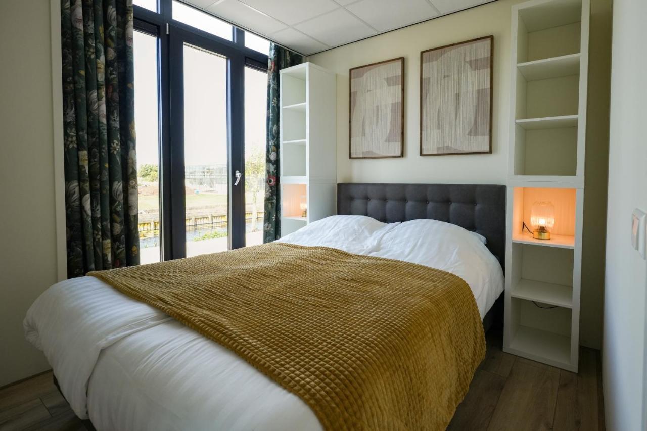 4 To 6 Persons Waterfront Villa Roelofarendsveen 外观 照片