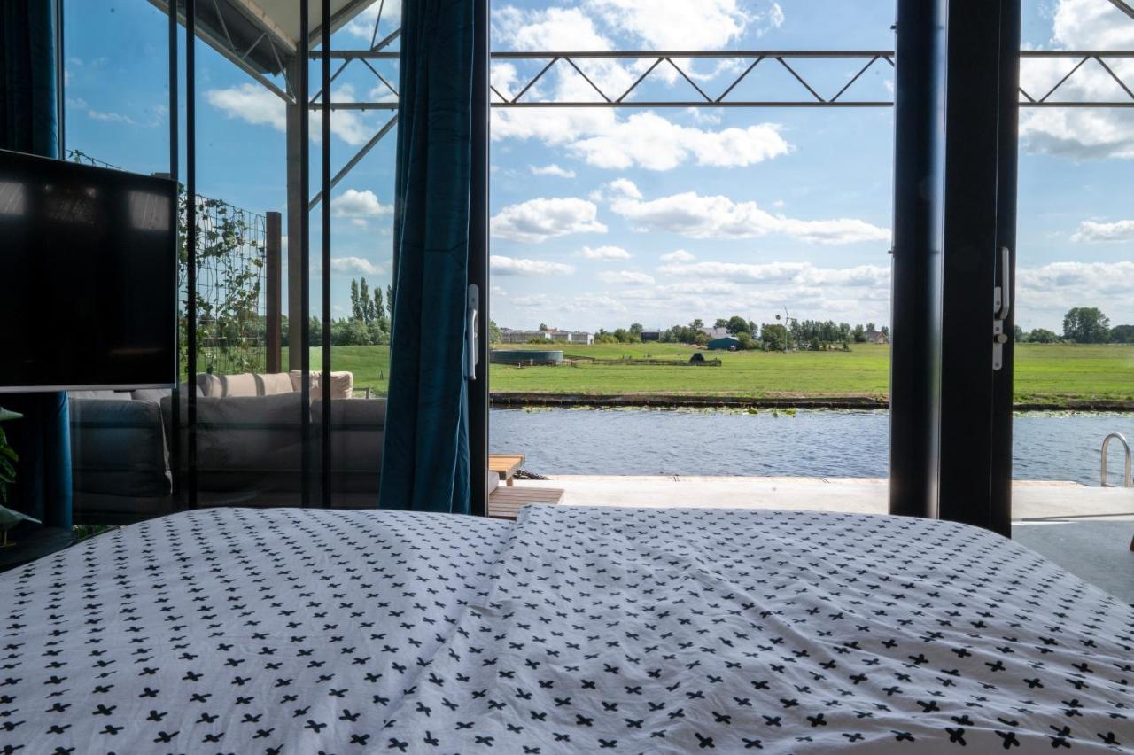 4 To 6 Persons Waterfront Villa Roelofarendsveen 外观 照片