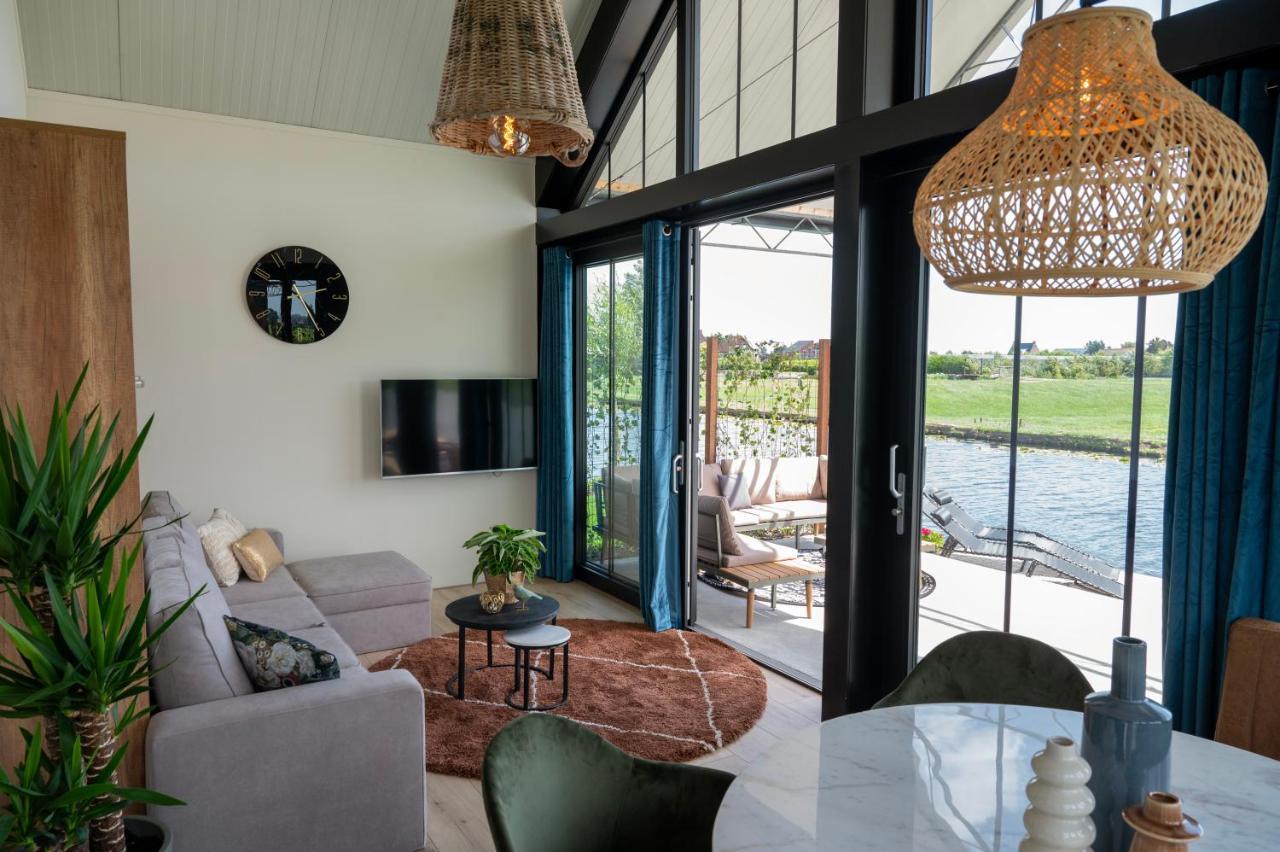 4 To 6 Persons Waterfront Villa Roelofarendsveen 外观 照片