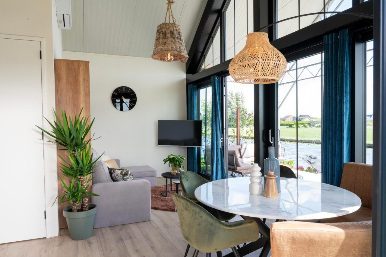 4 To 6 Persons Waterfront Villa Roelofarendsveen 外观 照片